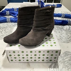 Earthies Womens Closed Toe Zip Gray Leather Boots Size 7 1/2